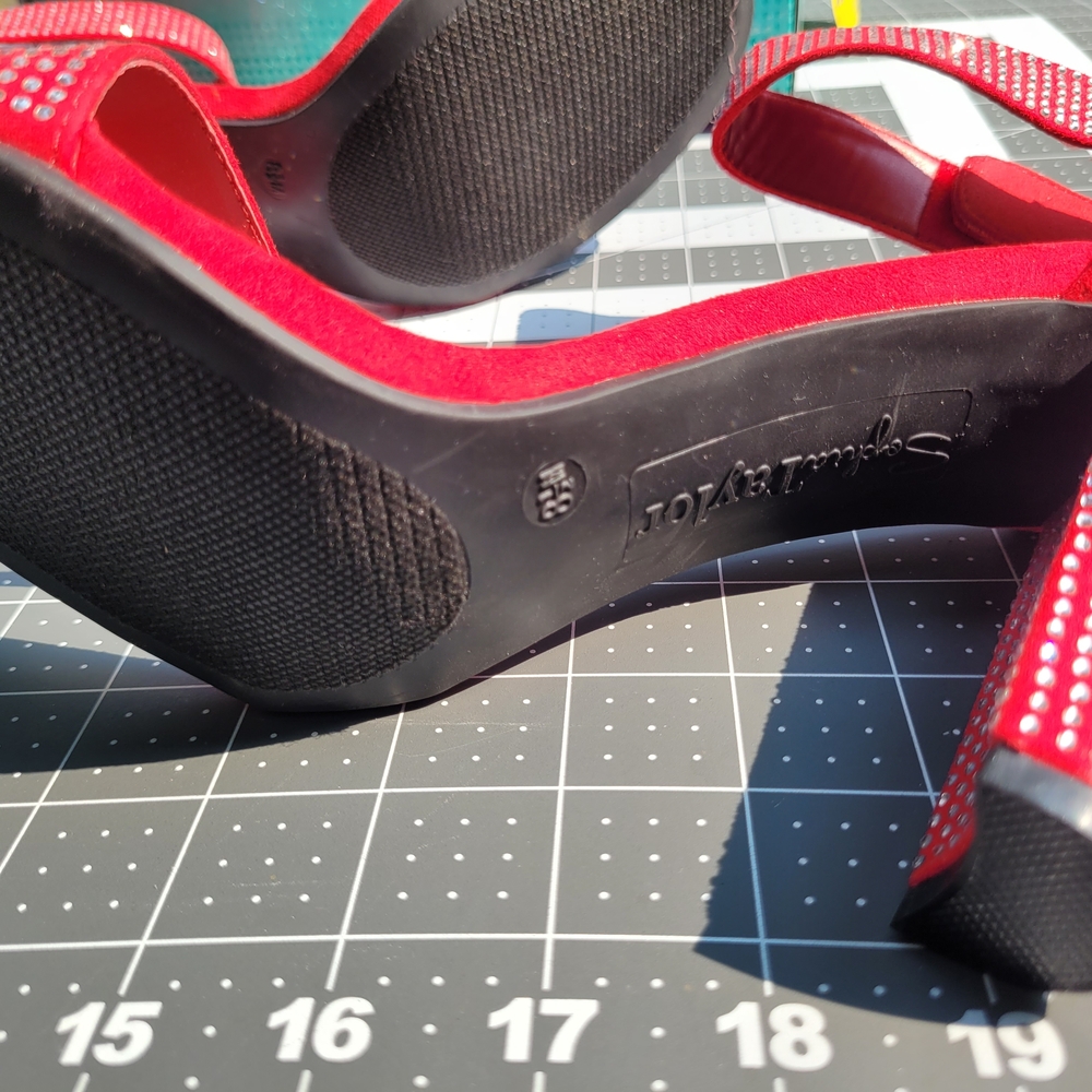 Sophia Taylor Red Heeled Shoes with Sleek Design - Picture 6 of 13